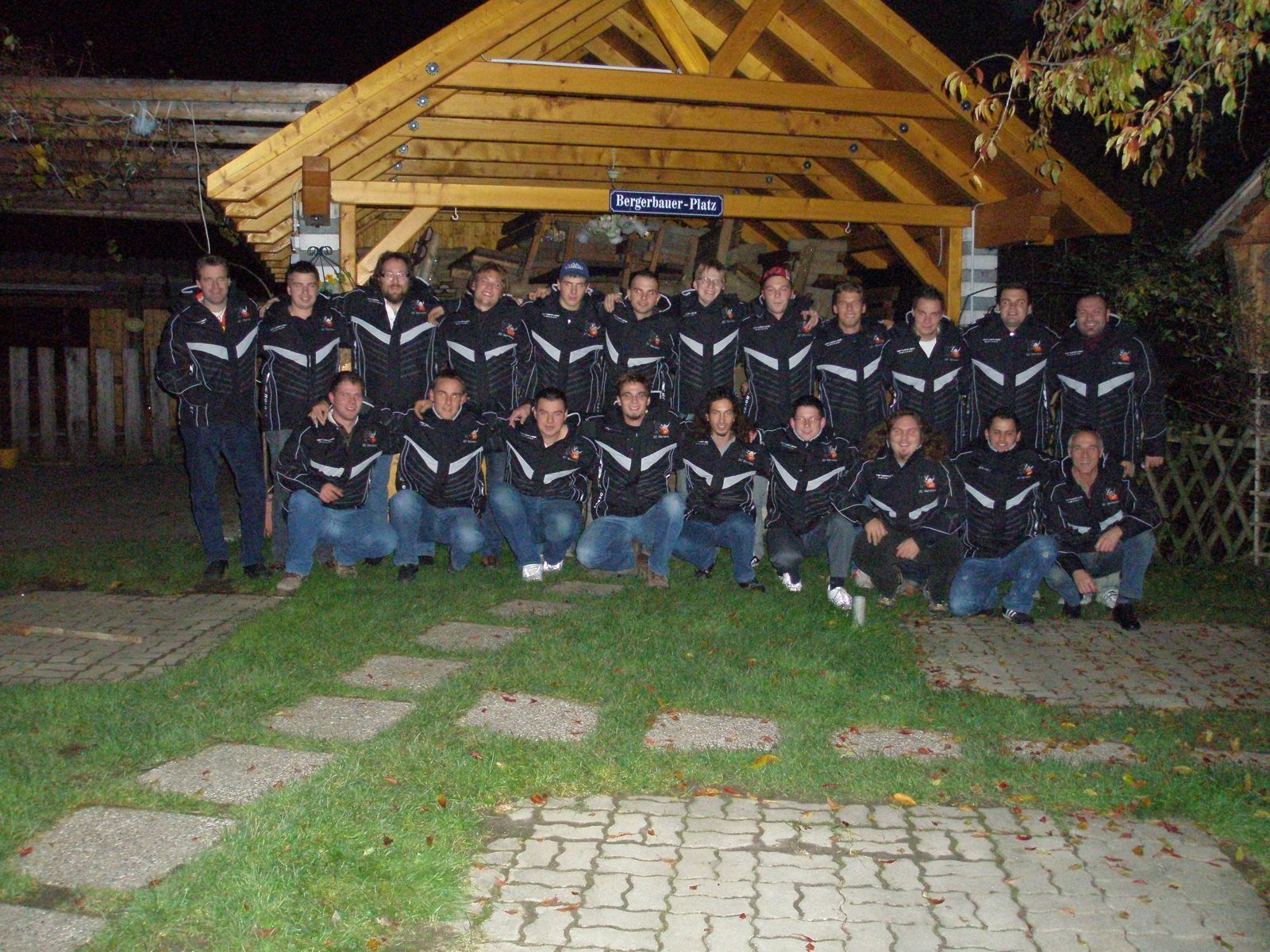 Teamfoto am Bergerbauer-Platz